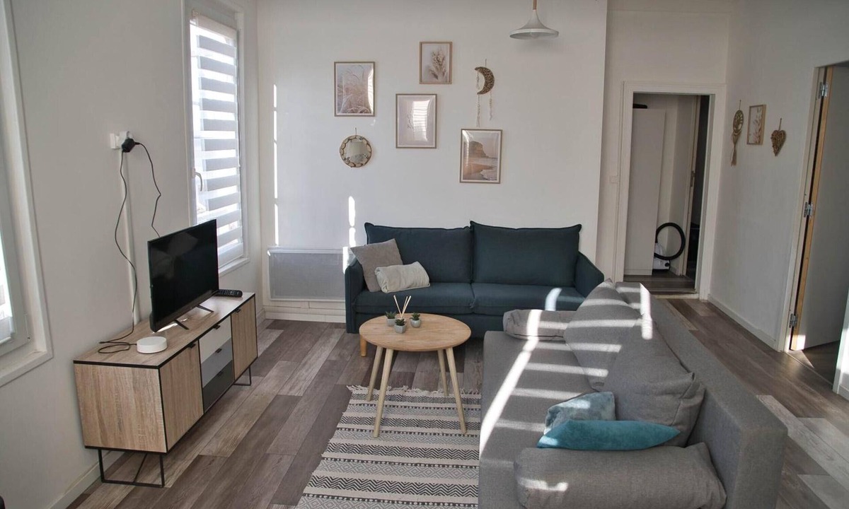 Joigny Apartment | Spacious Apartment in Joigny Center for 4–6 Guests