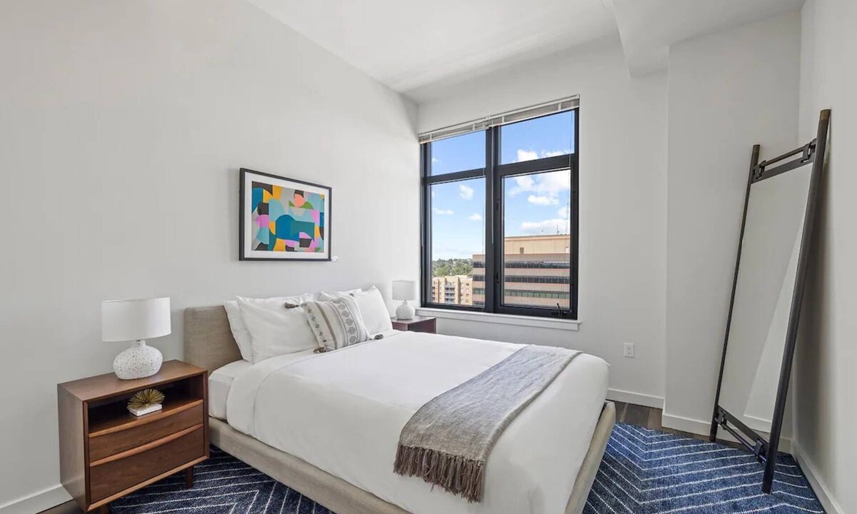 Bluemont Hotel | Spacious Apartment | Kitchen & Rooftop Access | Close to the Metro & Dining