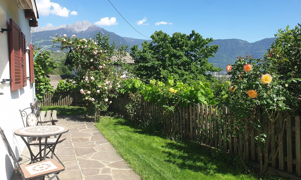 Lagundo Apartment | Spacious Apartment “Lafreid Algund” near Merano with Mountain View, Wi-Fi & Garden