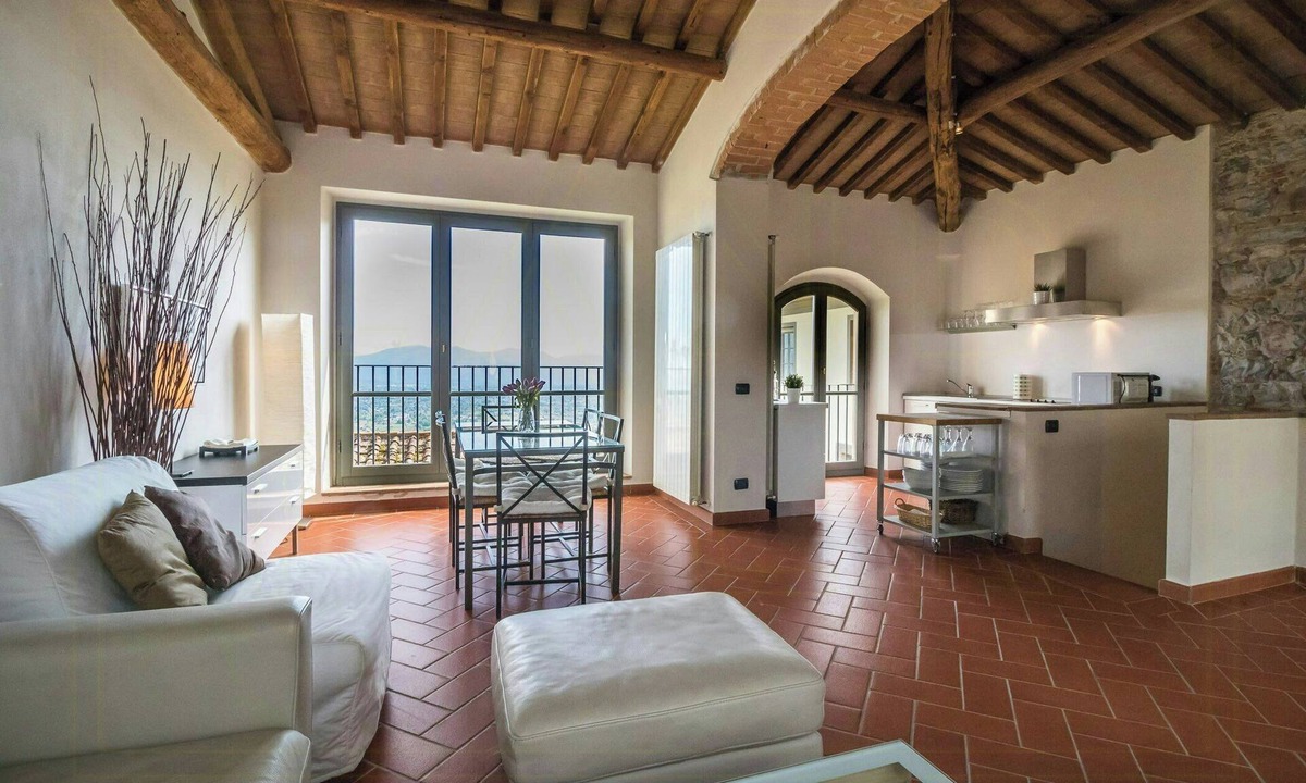 Matraia Apartment | Spacious apartment with pool near Lucca