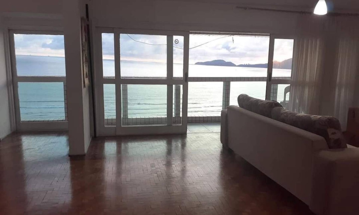Boqueirao Apartment | Spacious apartment with ocean view, Santos-SP