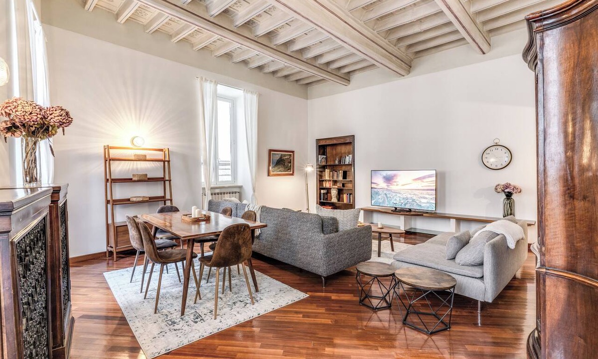 Rione VII Regola Apartment | Spacious Apt in the Center of Rome