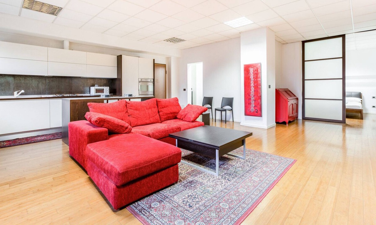 La Fontana Apartment | Spacious APT just 250m from "Zara" M3 stop!