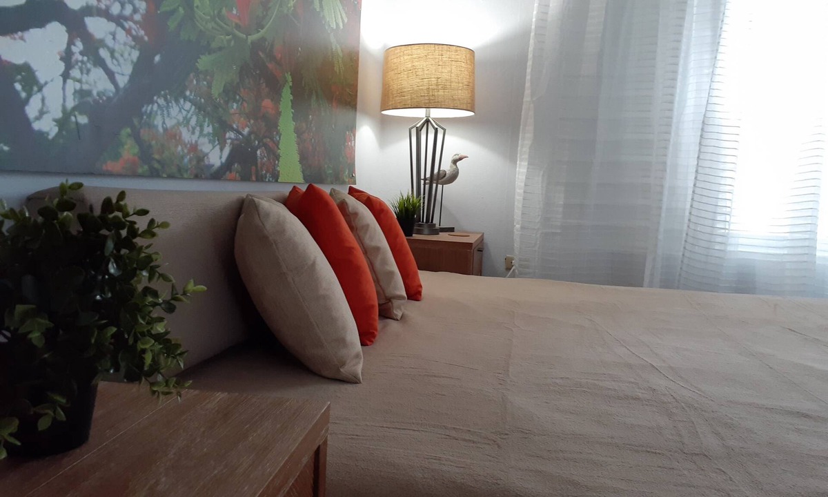 Bucarabones Apartment | Spacious Apt Step to the River (1F)