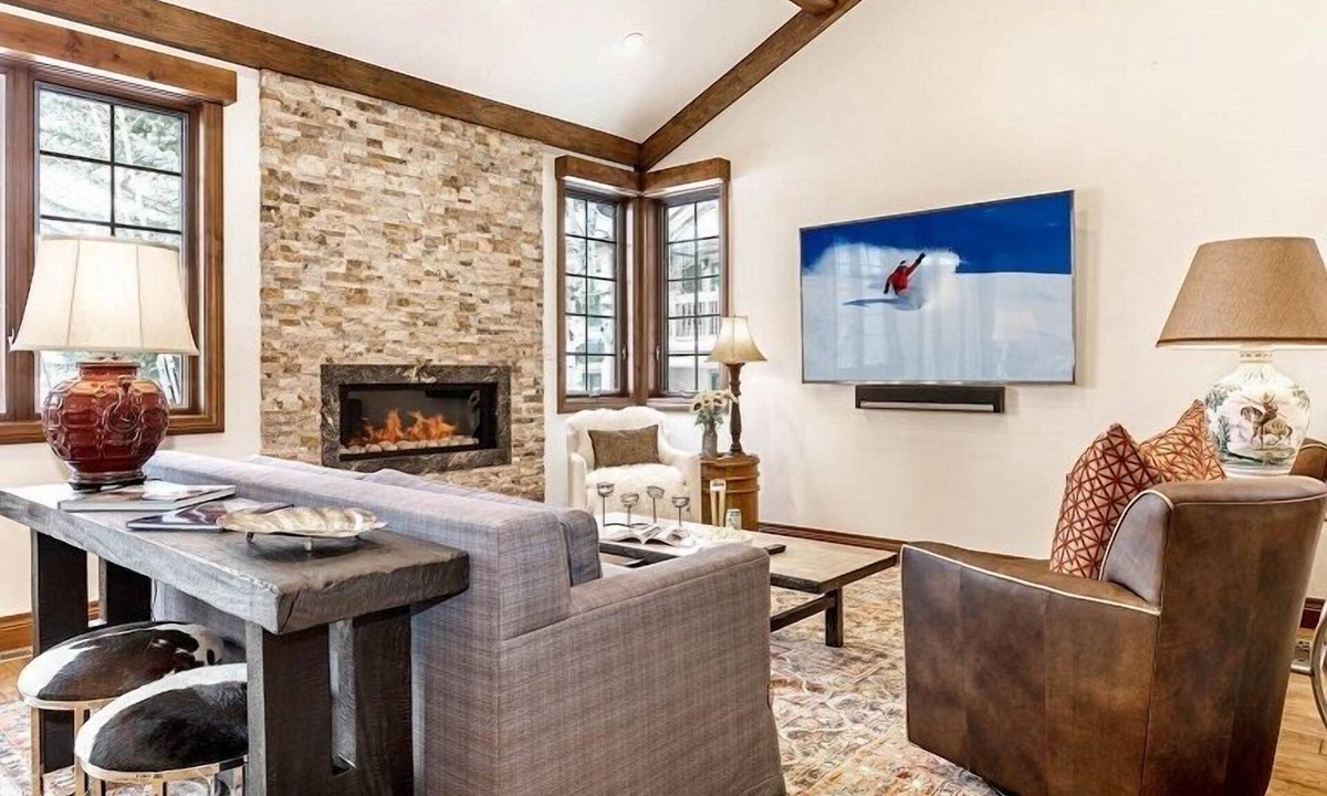 Edwards House | Spacious Arrowhead Townhome with Easy Slope Access, Community Pool & Hot Tub