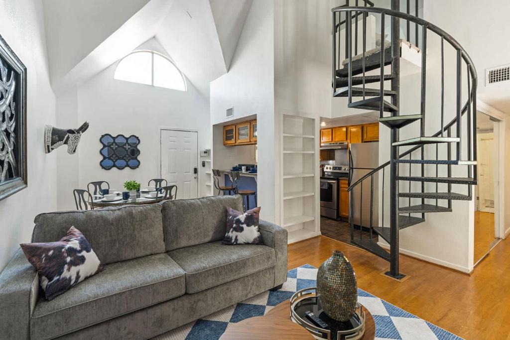 Waller Creek District Apartment | Spacious Austin Loft 4BR Sleeps 12