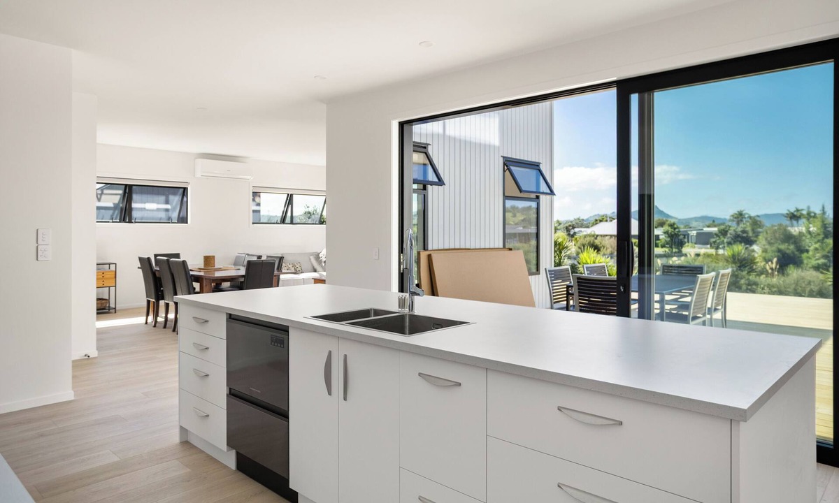 Cooks Beach House | Spacious bach close to the beach