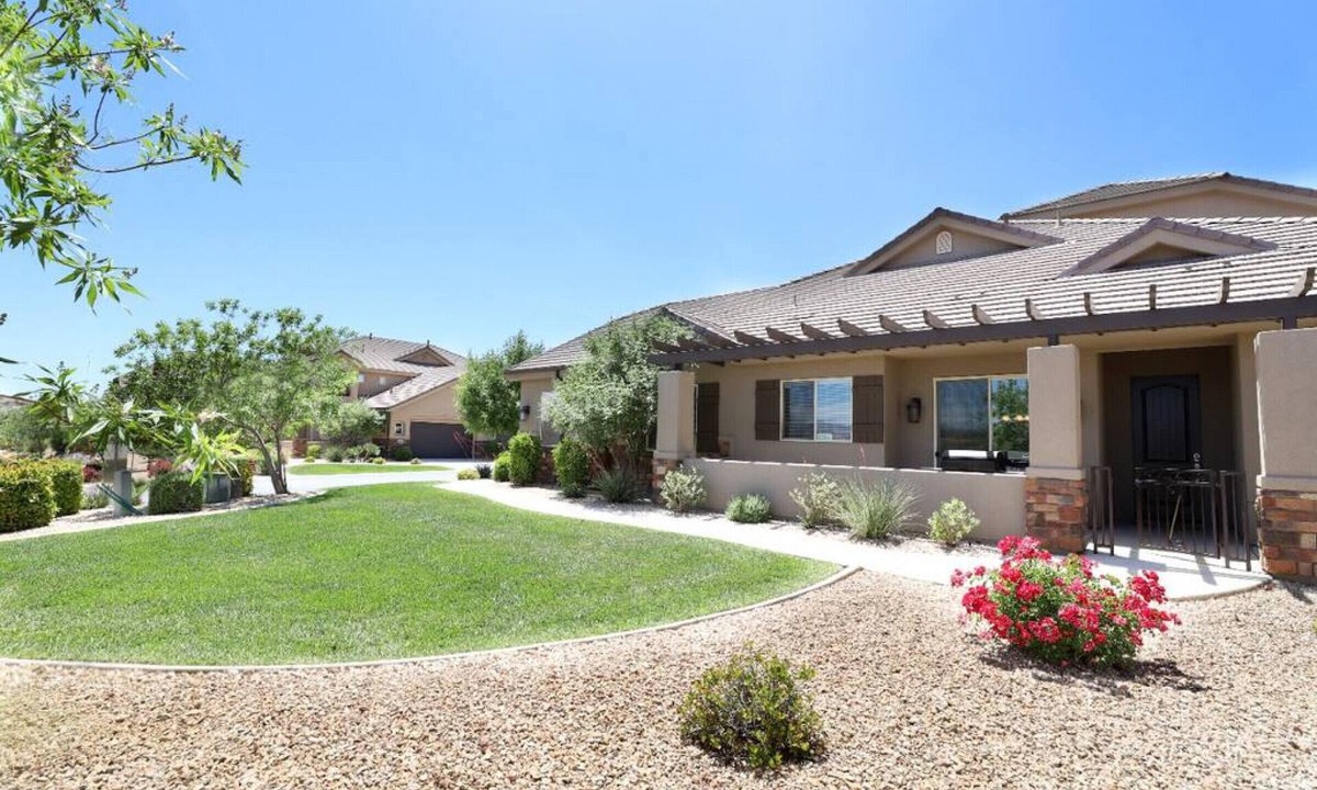 St. George Villa | Spacious backyard & 2 pools/spas, fishing pond