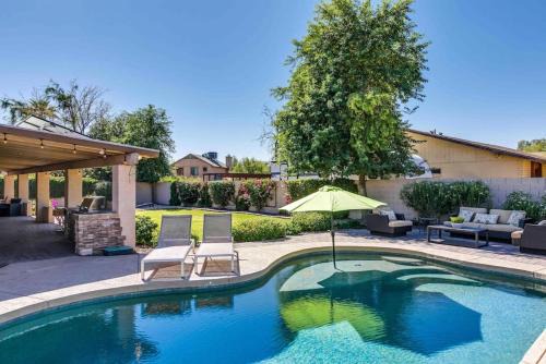Trails North House | Spacious Backyard W Free Heated Pool, Tv and Bbq