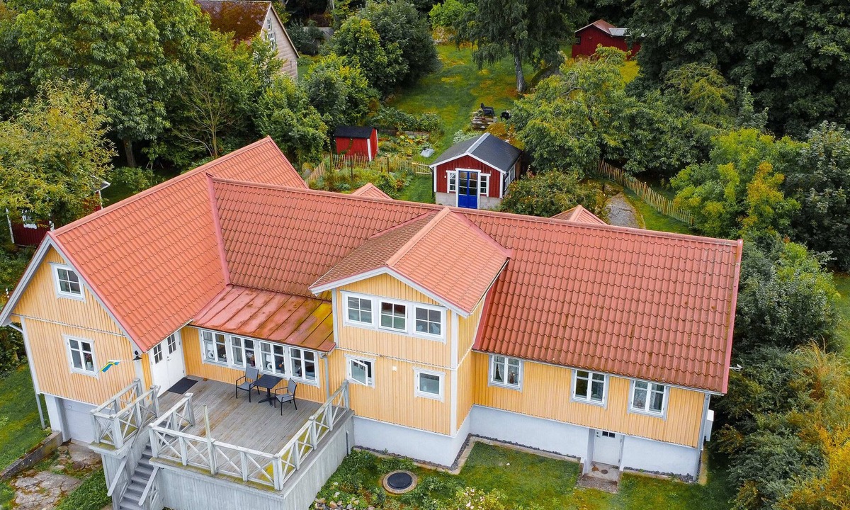 Solvesborg House | Spacious Baltic Sea Holiday Home in Istaby – Style, Sauna & Space for 18