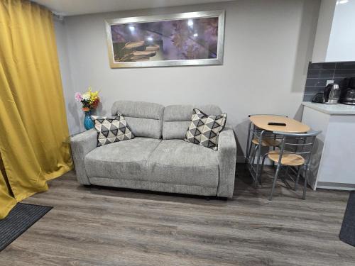 Sage Hill Apartment | Spacious Basement Suite NW Calgary- 1bedroom, 1Sofabed 4 guest maximum