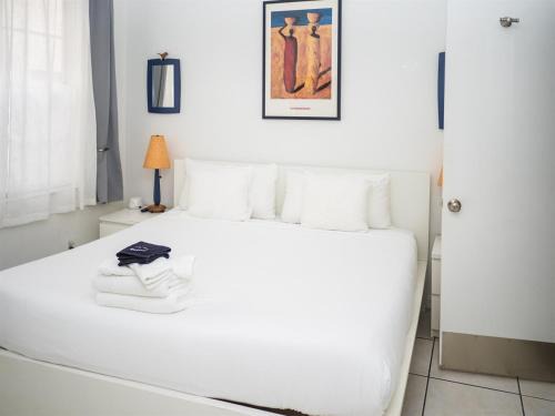 Mid Beach Apartment | Spacious beach gem Perfect for groups and couples