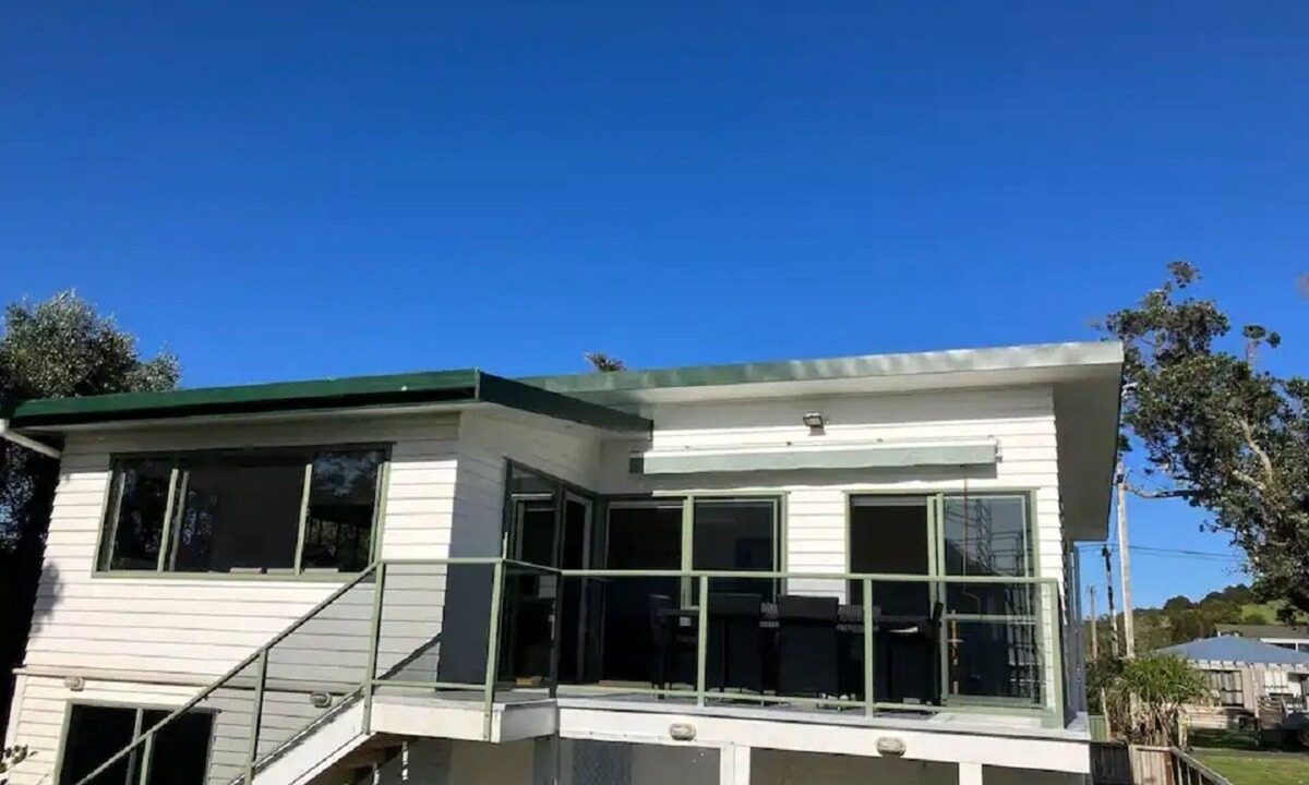 Oakura House | Spacious Beach House