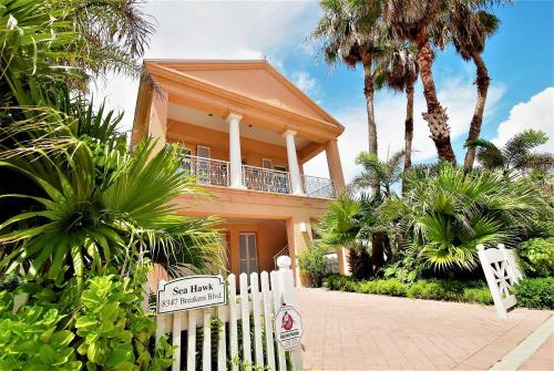 The Shores House | Spacious Beach House with Pools, Hot-Tub and Tennis Court in South Padre Island, Texas