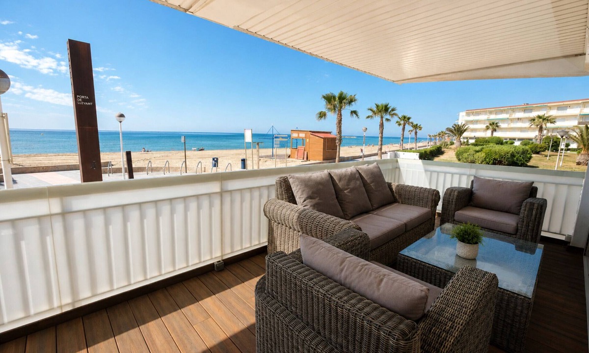 Salou Apartment | Spacious Beachfront Duplex for 12