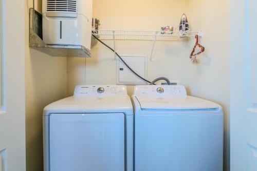 Gulfport House | Spacious Beachview End Unit in Legacy Tower 1 -1101 - 3 bedroom 3 bath condo