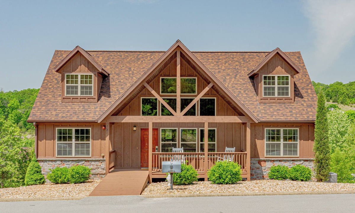 Reeds Spring Cabin | Spacious Branson Cabin Near Silver Dollar City Pool Lake Golf Sleeps 12