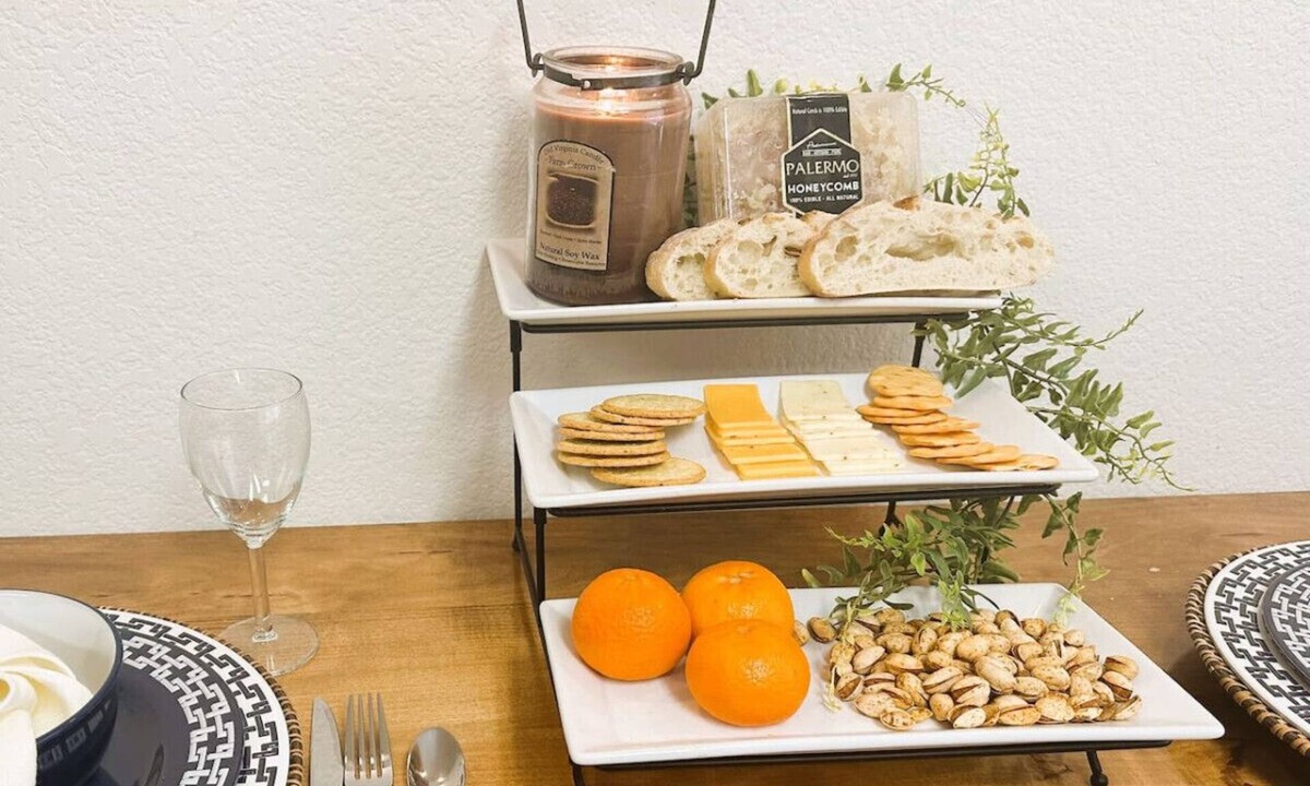 Lynden House | Spacious! Breakfast, Comfy, Location!