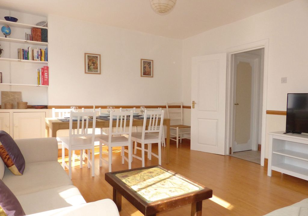 St. Pancras Apartment | Spacious, bright 2 bedroom flat by Russell Square