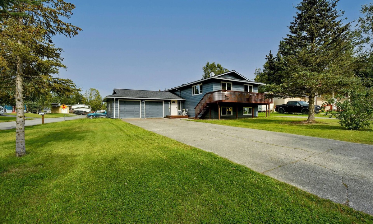 Northeast Anchorage House | Spacious, bright 5-bedroom in Anchorage with hot tub & great outdoor space!