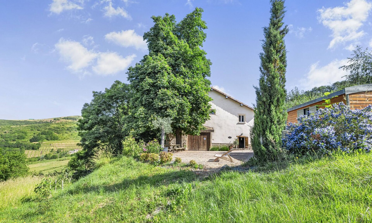 Beaujeu House | Spacious, Bright and Welcoming Gîte with Mountain View, Private Terrace and Air Conditioning