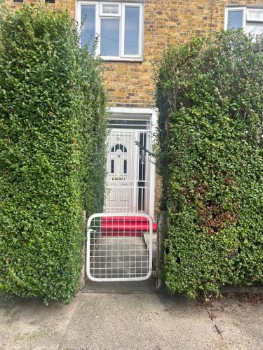 Lansbury House | Spacious bright double room