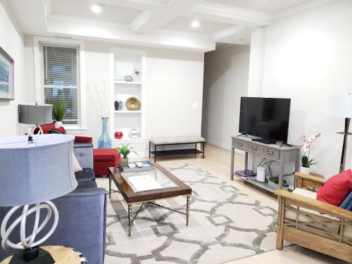 Truxton Circle House | Spacious & Bright home In Bloomingdale/Truxton DC