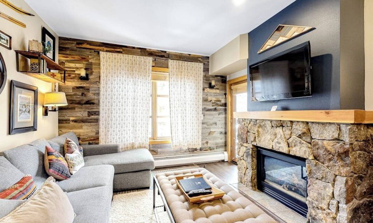 Copper Mountain Village Condo | Spacious & Bright Condo W/Shared Pool, Easy Ski Access & Free WiFi
