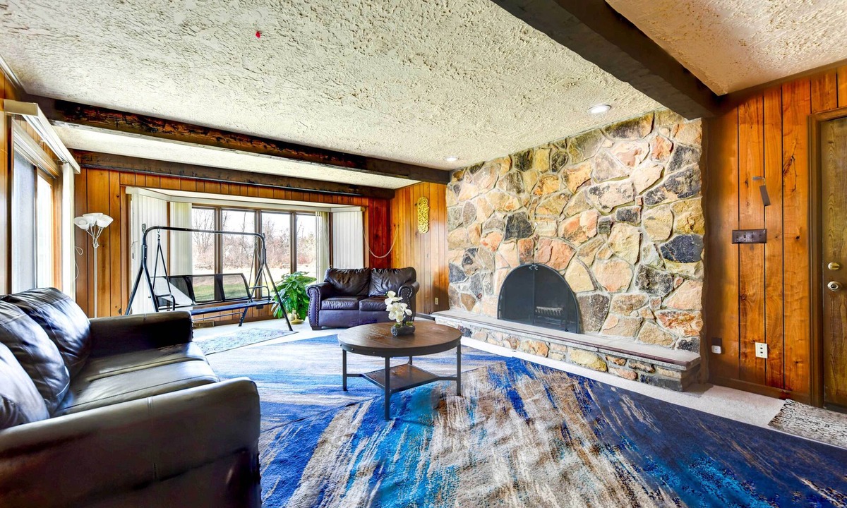 Williamsville Cottage | Spacious Buffalo Brick Home w/Backyard!