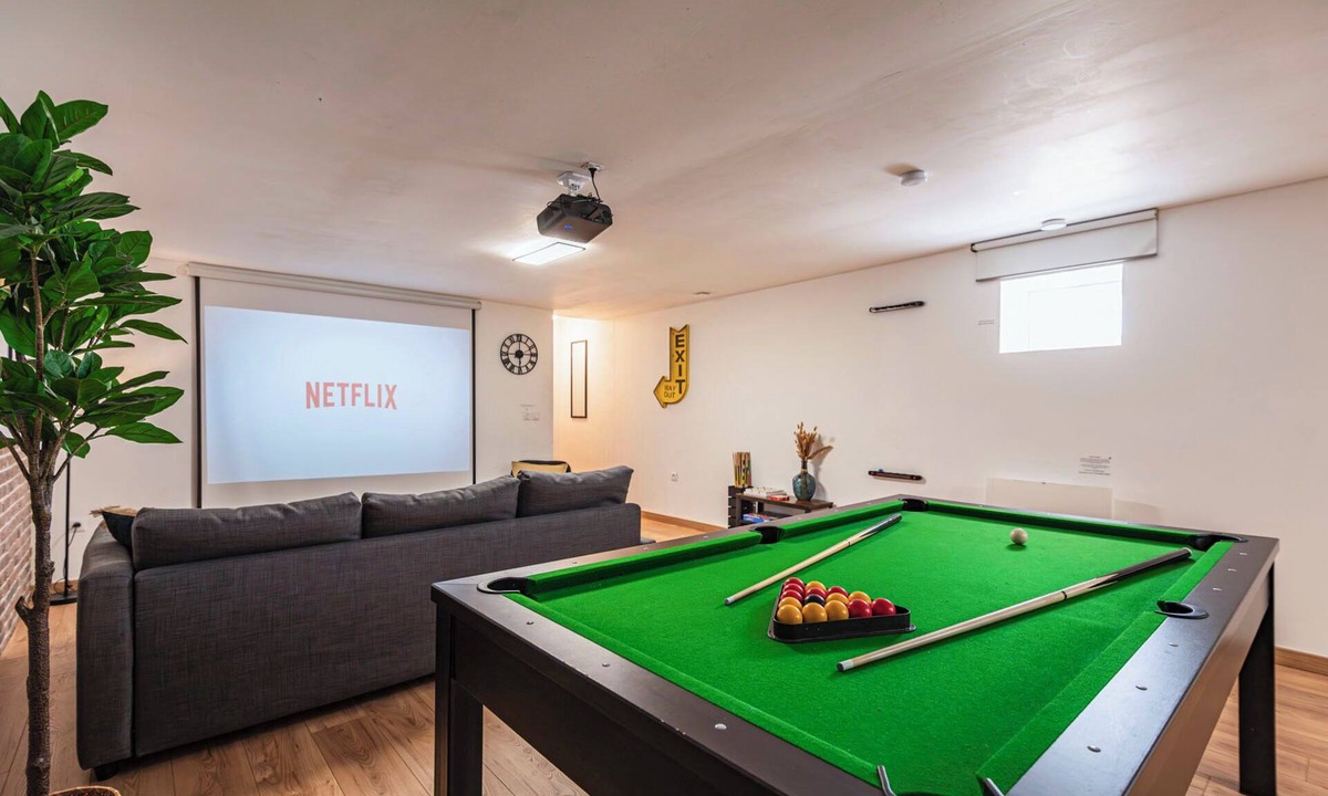 Reims City Centre House | Spacious building - city center - sleeps 15