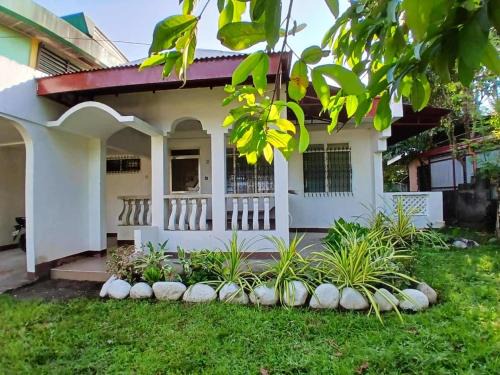 Medina Apartment | Spacious Bungalow Central to Downtown Medina
