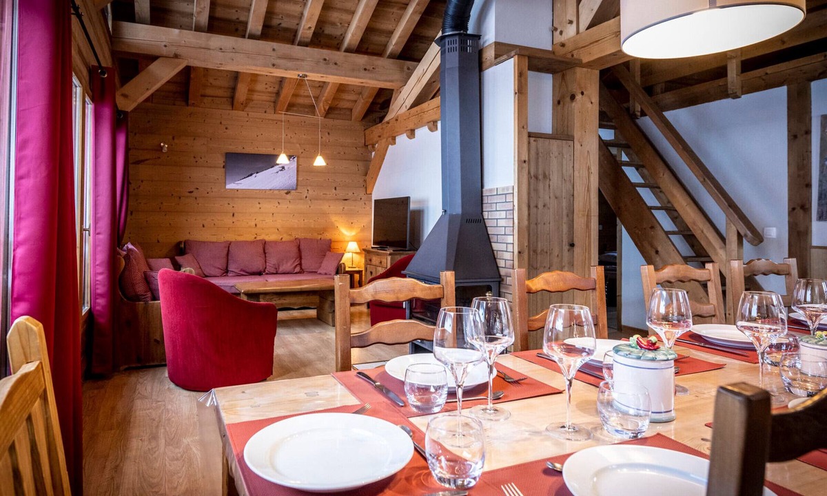 Plagne 1800 Ski Chalet | Spacious chalet with jacuzzi, pets allowed, near slopes