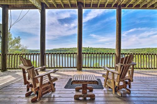 Albany House | Spacious Cabin on Dale Hollow Lake w/Hot Tub!