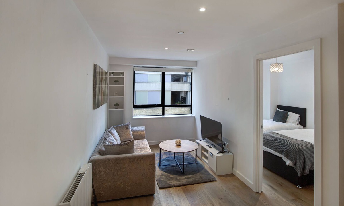 Fairfield Apartment | Spacious Central Croydon Apartment Sleeps 4!