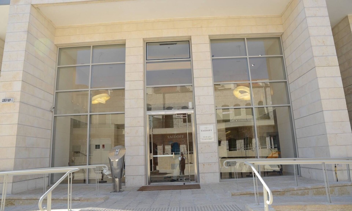 Nachlaot Apartment | Spacious & Central In Jerusalem 4Bed/3Ba - Pool/Gym/Parking in Building