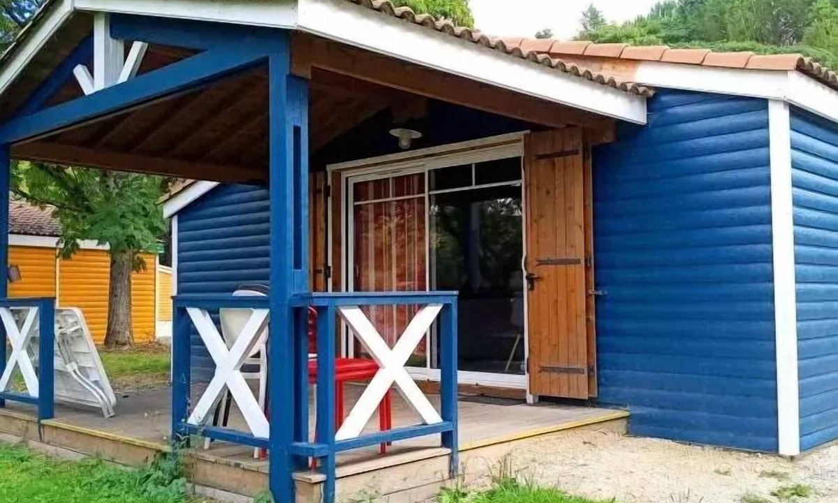 Vouneuil-sur-Vienne House | Spacious chalet with 3 bedrooms and 2 bathrooms sleeps 6