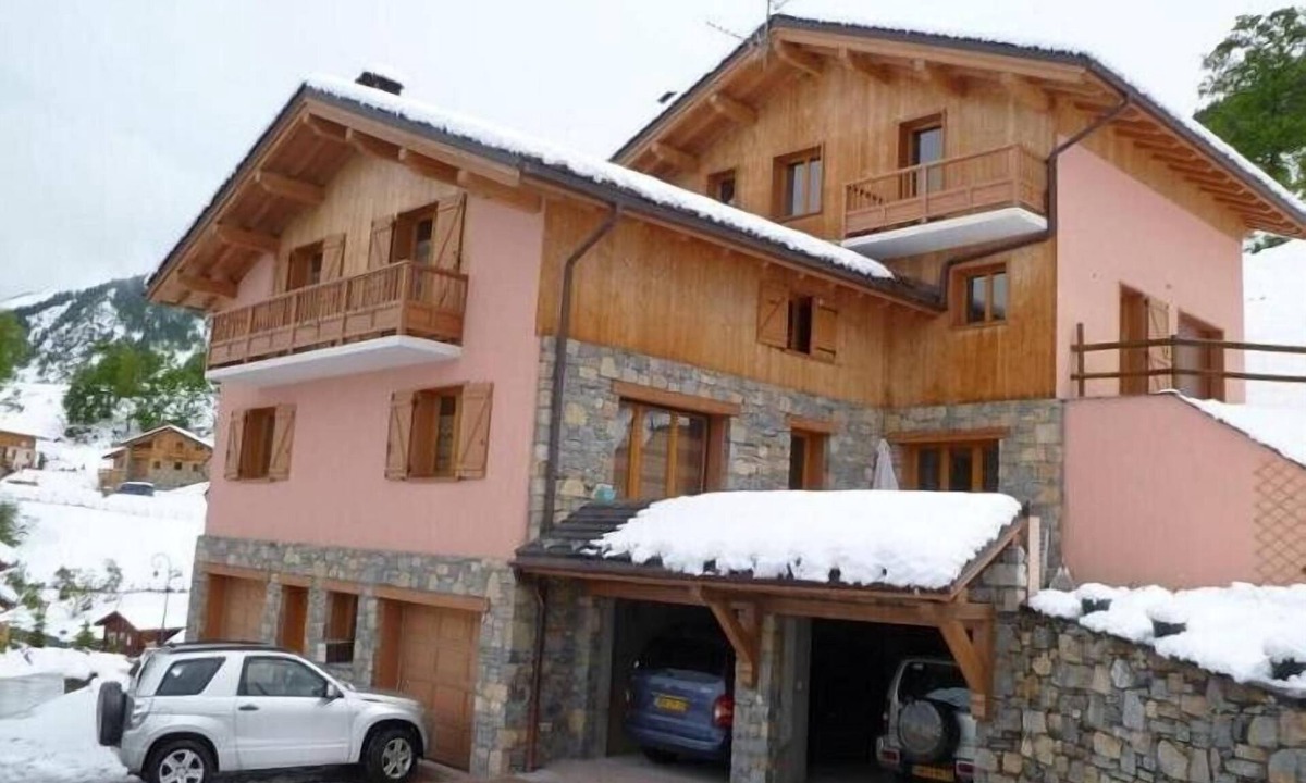 Saint-Martin-de-Belleville Ski Chalet | Spacious chalet 150m from the slopes of St Martin/3 vallées, ideal for families and friends
