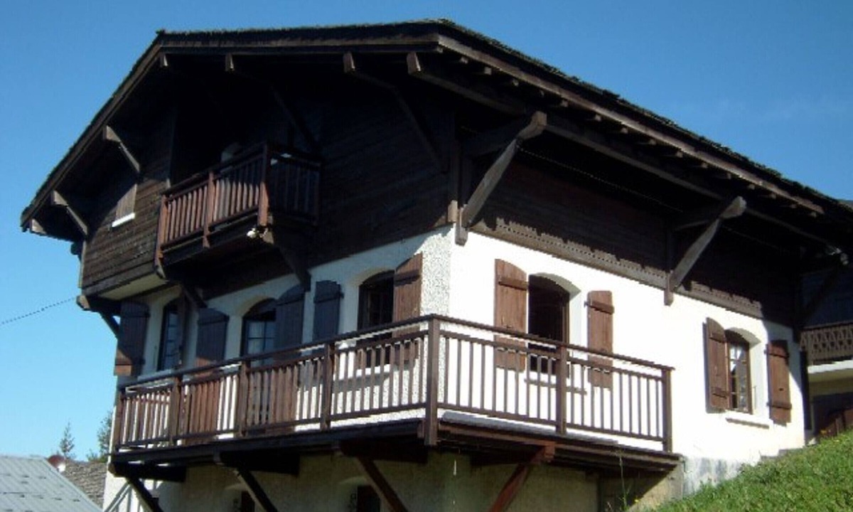 Crest-Voland Ski Chalet | Spacious chalet for 10 with garage, near slopes