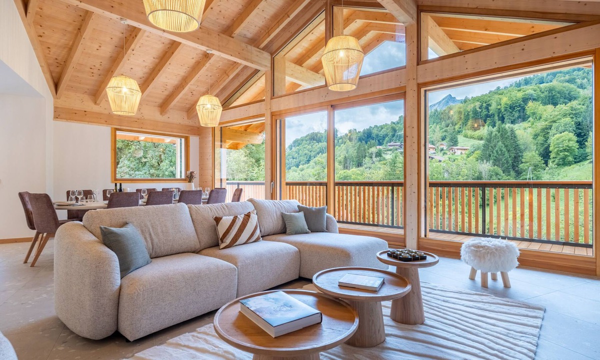 Thones Ski Chalet | Spacious Chalet for 12, Spa, Sauna & Views