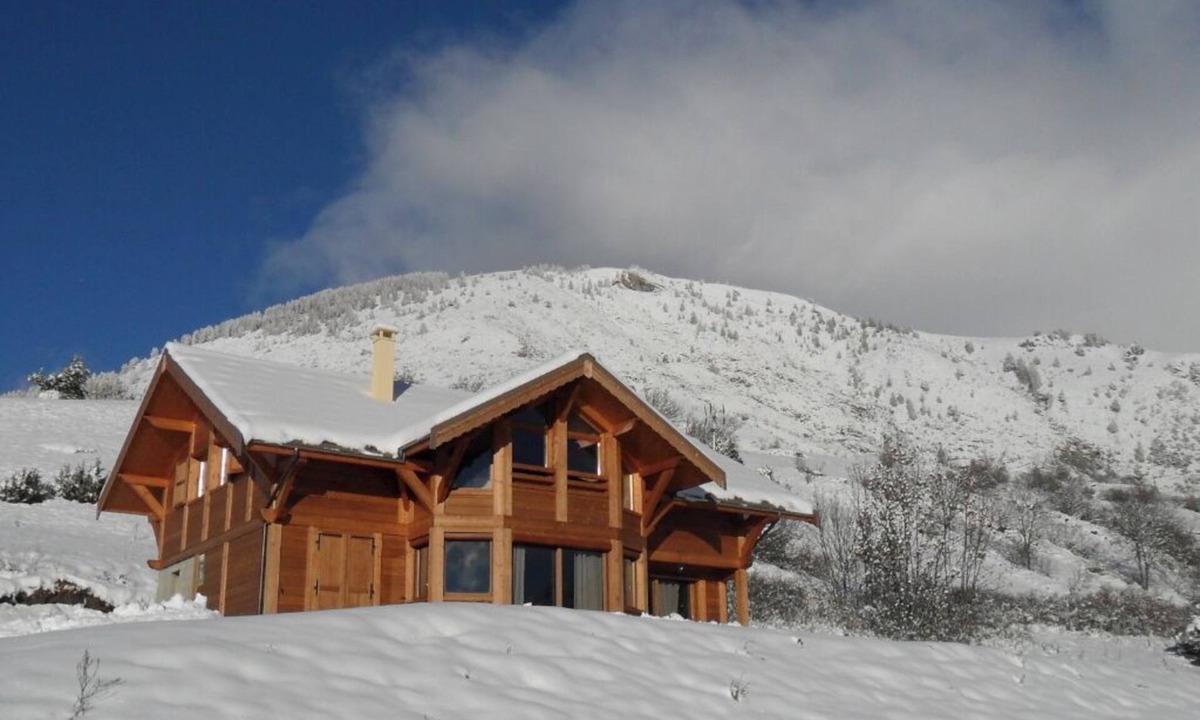 Ancelle Ski Chalet | Spacious chalet on large south-facing private plot with mountain views