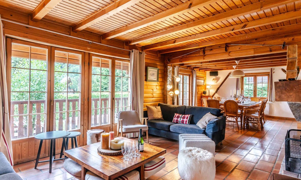 Montriond Ski Chalet | Spacious chalet with jacuzzi and sauna in Morzine, pets allowed