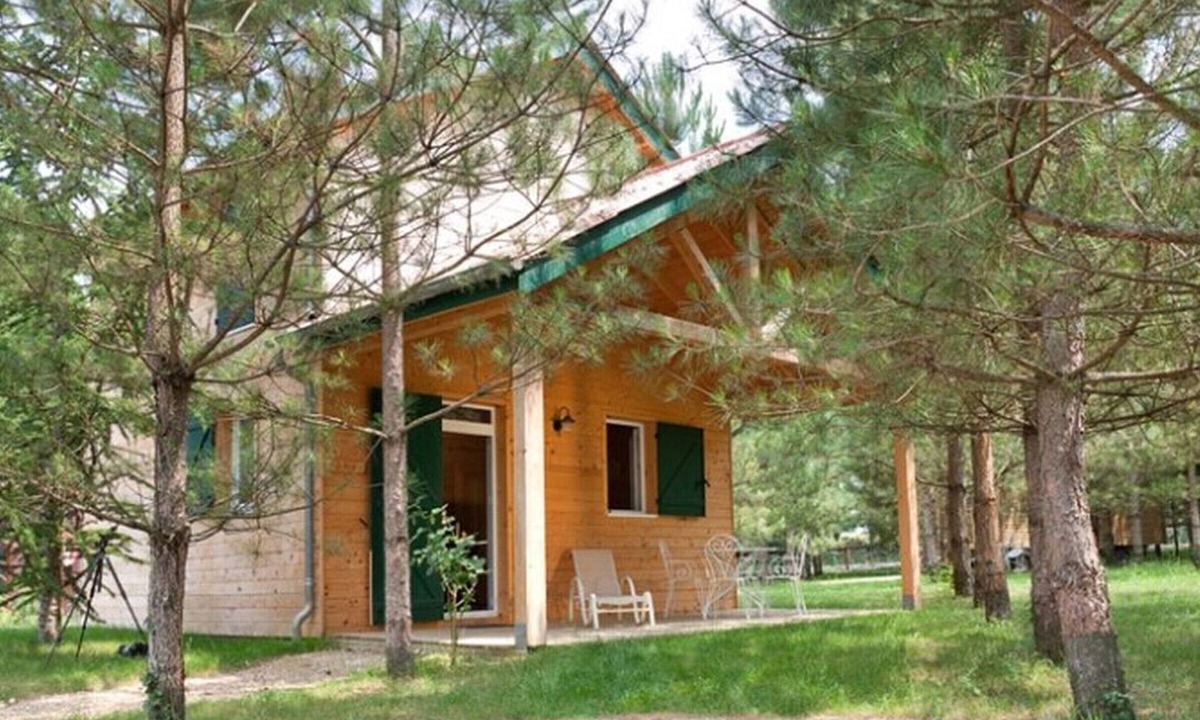 Dienne Ski Chalet | Spacious Chalet with Terrace for 8 People