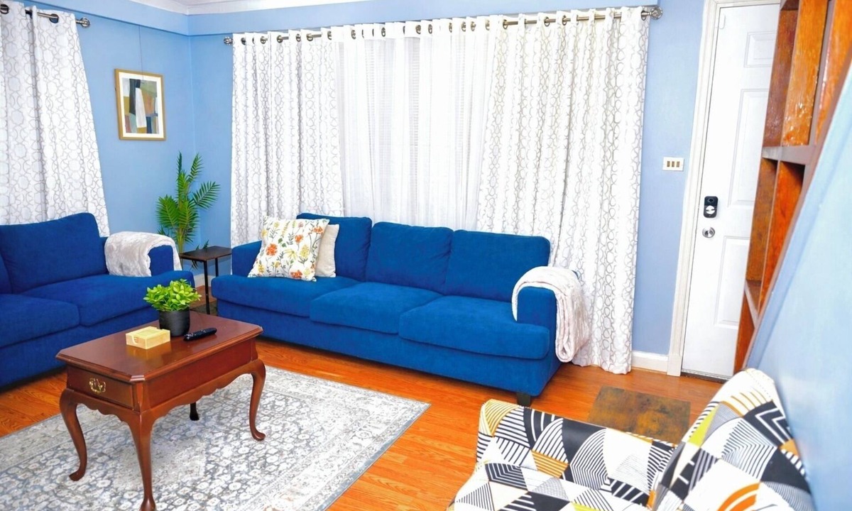 Glen Burnie House | Spacious, Charming 4-bedroom House in Glen Burnie