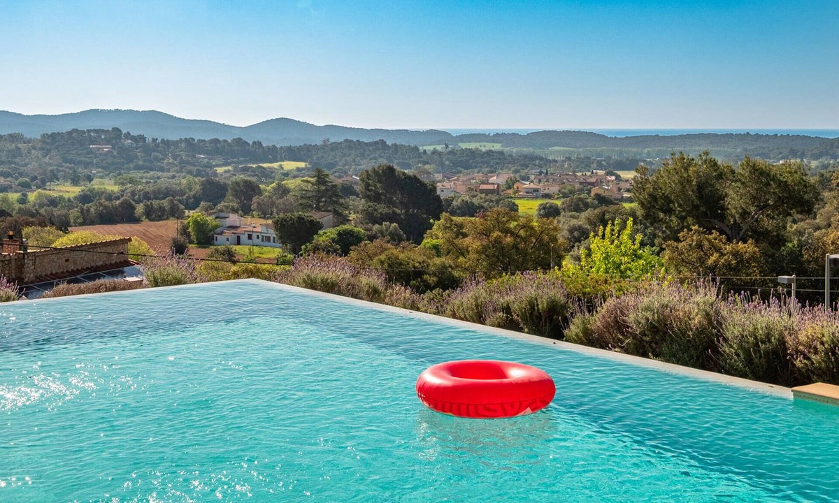 Vall-Llobrega Villa | Spacious Charming House in Vall-llobrega