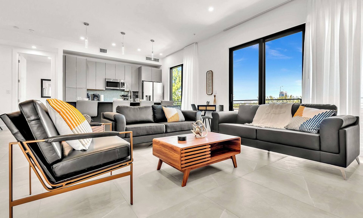 Harbordale Apartment | Spacious Chic 3BR New Condo Beach by Airport& port