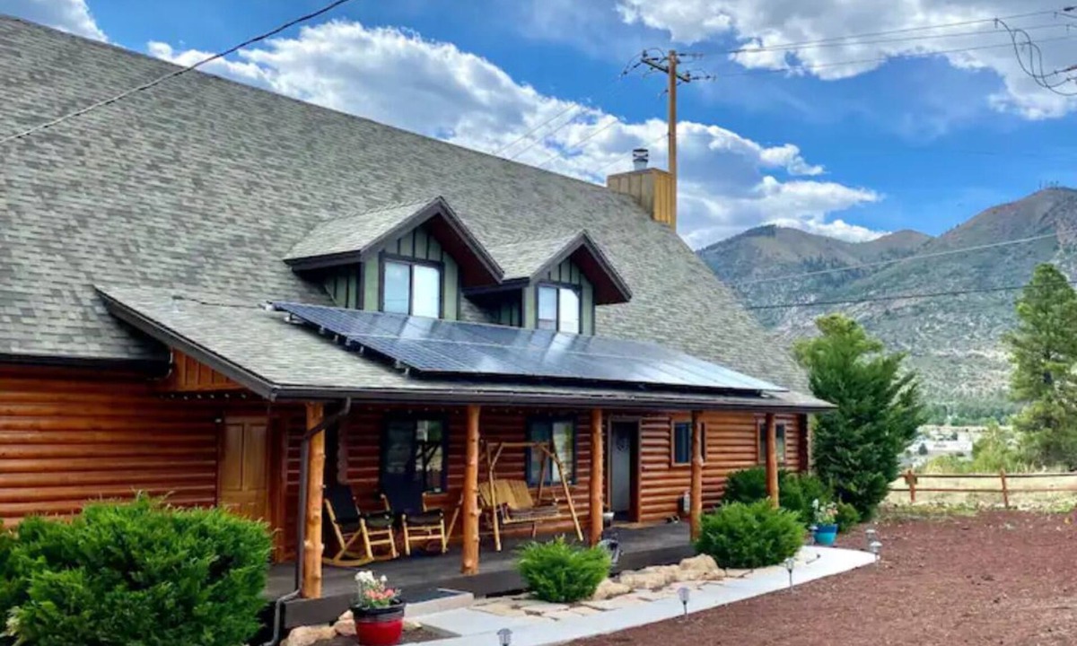 Flagstaff House | Spacious Chic Cabin with Gorgeous Views, Outdoor Lounge, Family Friendly