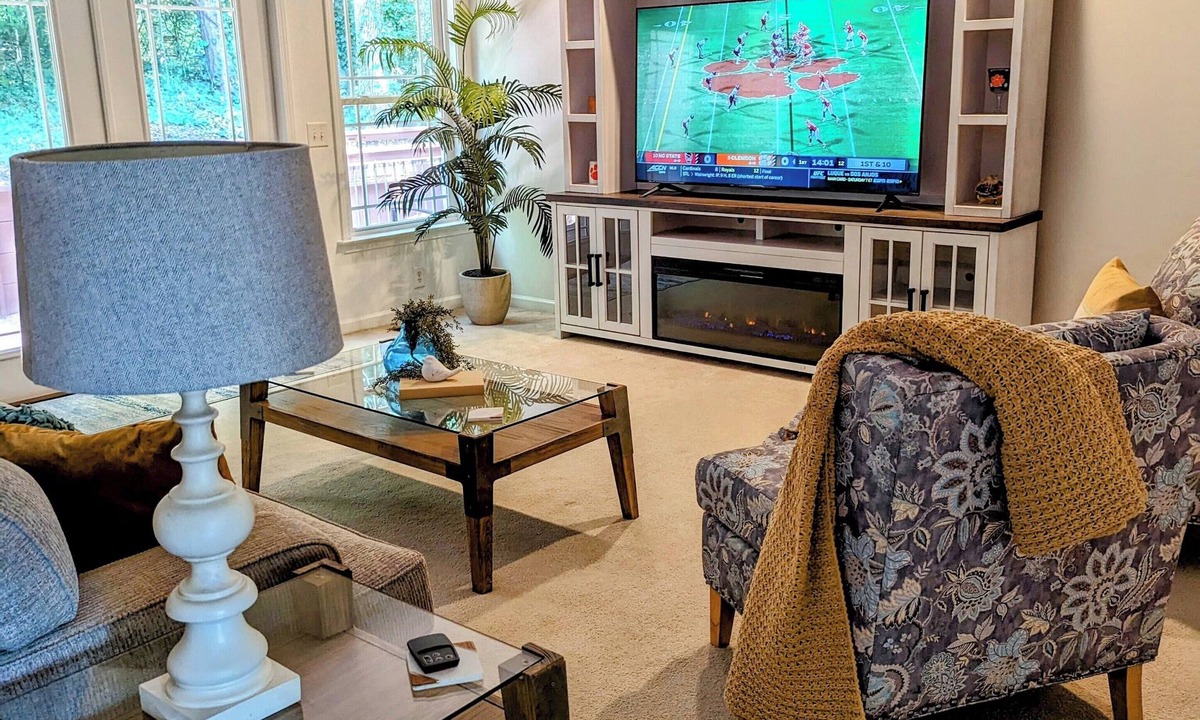 Clemson House | Spacious Clemson House, close to CU, across from Patrick Square, Pet Friendly!