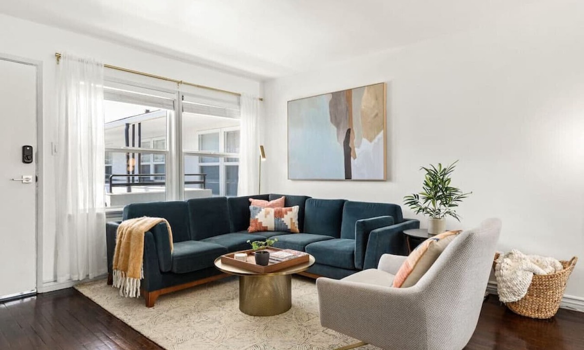 Alamitos Beach Apartment | Spacious Coastal Apartment in a Colorful Community