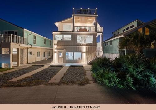 Flagler Beach House | Spacious Coastal Home Steps to Beach w Rooftop, Ocean Views