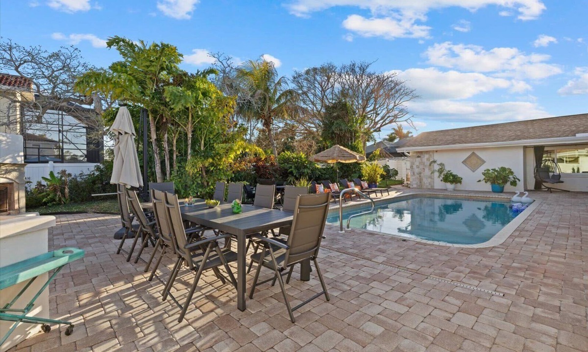 Venice House | Spacious Coastal Retreat in Beautiful Venice FL